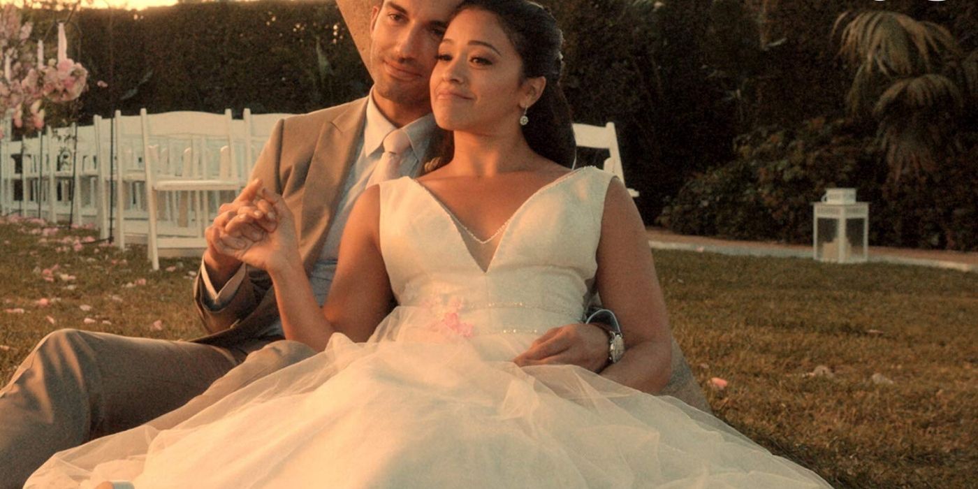 Jane et Rafael se font des câlins après leur mariage dans la finale de Jane the Virgin.