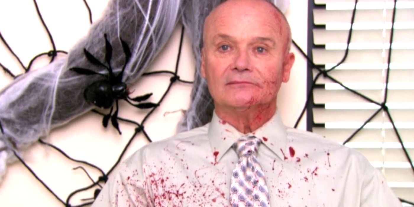 Creed Bratton couvert de sang dans un confessionnal dans The Office.