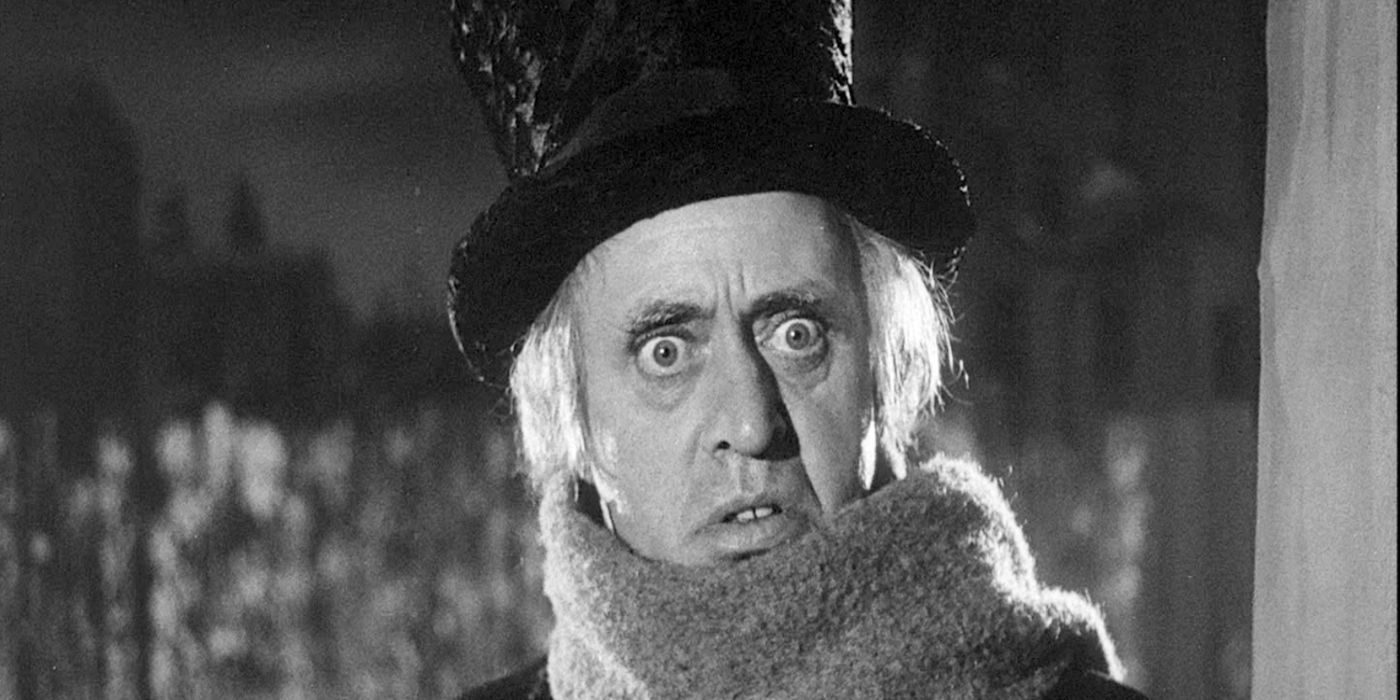 Alastair Sim a l'air choqué dans le rôle de Scrooge dans Un chant de Noël