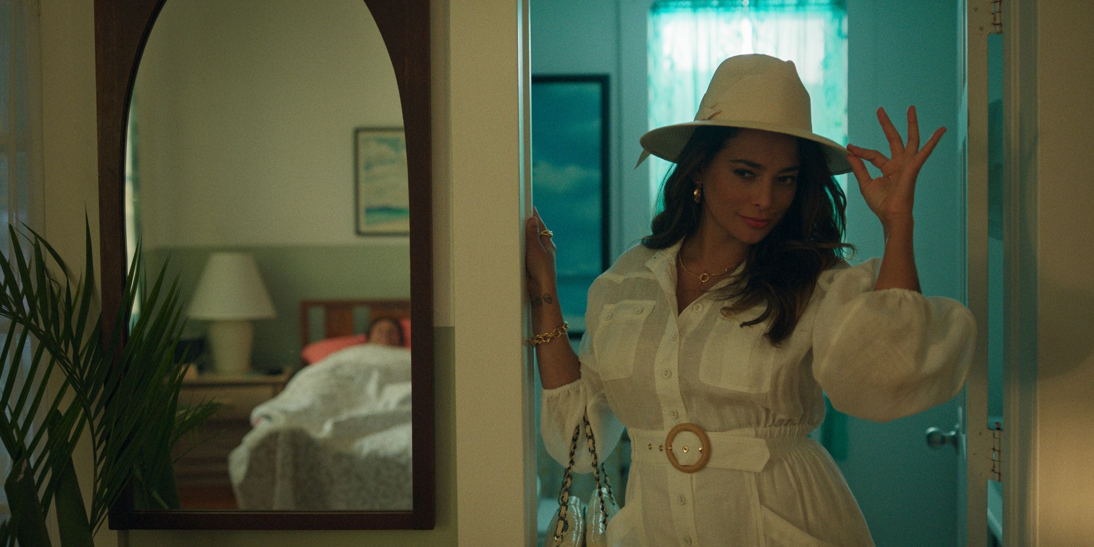 Natalie Martinez dans le rôle de Rosa dans Bad Monkey S1E8