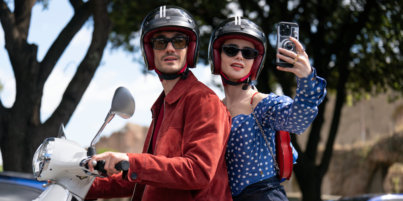 Emily Cooper sur un scooter à Rome dans Emily à Paris Saison 4