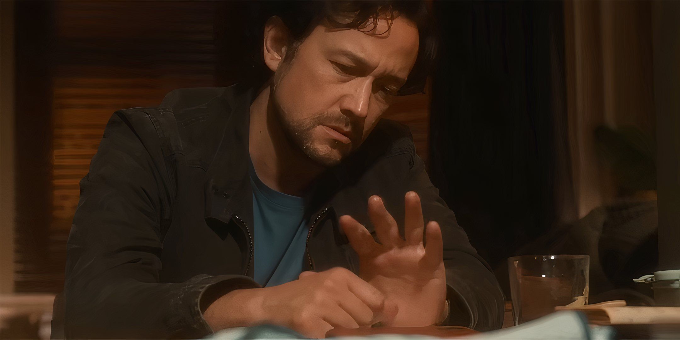 Joseph Gordon-Levitt dans le rôle de Nick, triste de voir son annulaire dans Killer Heat