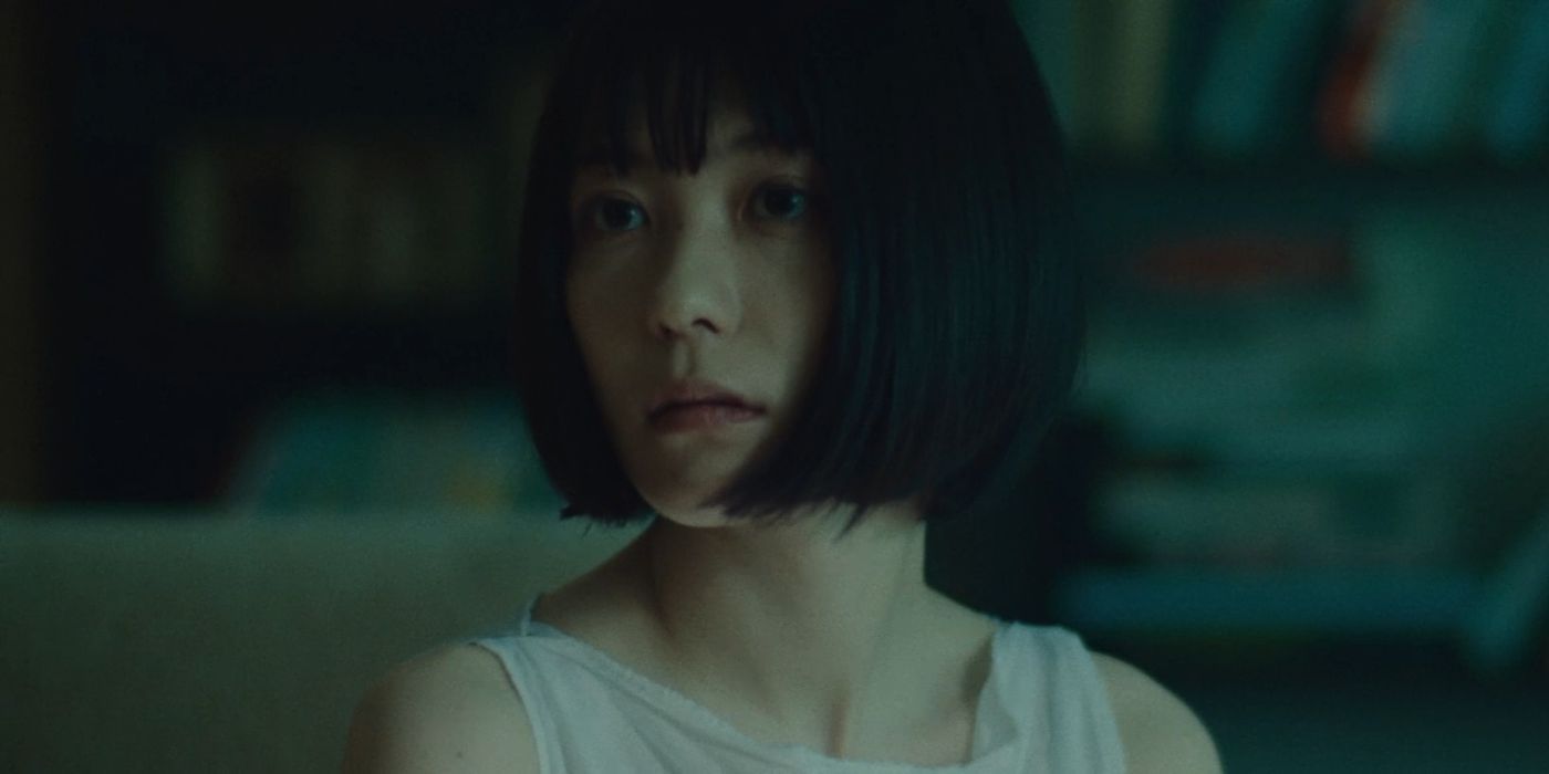 Miyabi a l'air curieux hors écran dans New Religion