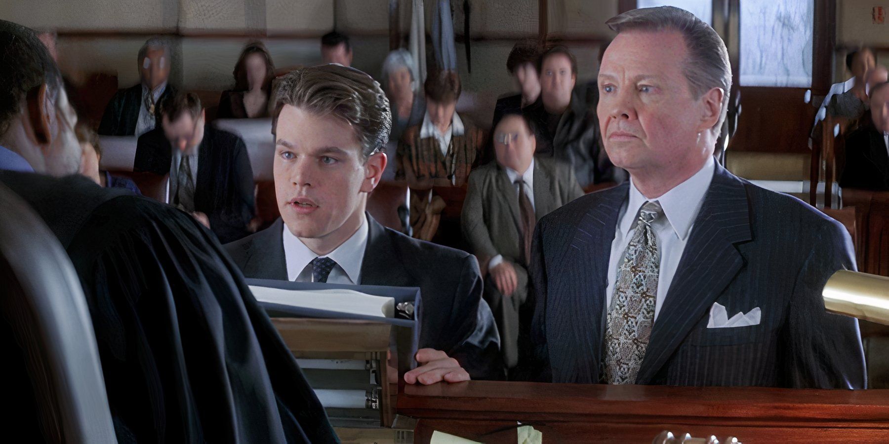 Rudy Baylor et Leo Drummond devant le juge dans The Rainmaker