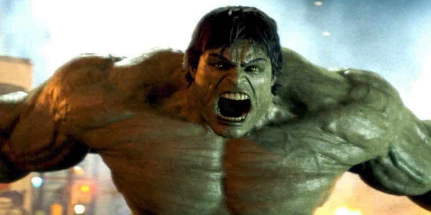 Hulk rugit de rage dans « L'Incroyable Hulk »