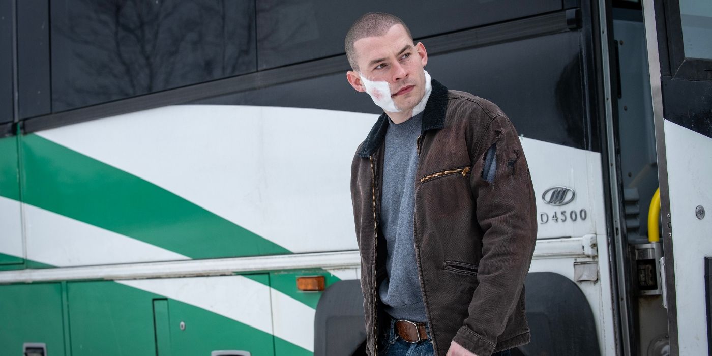 AJ Simmons avec un bandage sur le visage