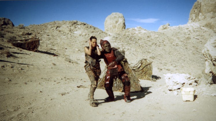 385904 05: *** Les acteurs exclusifs *** se préparent à filmer une scène sur le tournage des réalisateurs Tim Burton et 20 ...